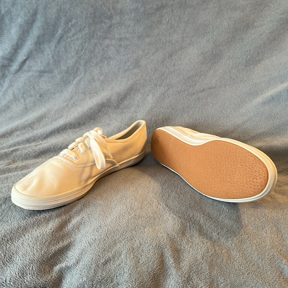 Keds White Canvas Champion Sneakers. Lightly worn Size 8. - Picture 2 of 4